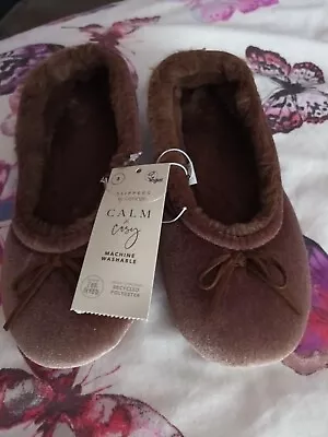 Buy Ladies Slippers Size 3 • 5.50£