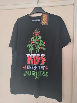 Buy Kiss Under The Mistletoe T Shirt • 6.50£