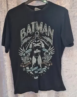 Buy Batman - The Dark Knight - Caped Crusader - T-Shirt - Size Medium  • 9.99£