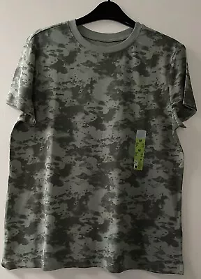 Buy Ladies Green Camouflage T-Shirt - Size Medium • 2.50£