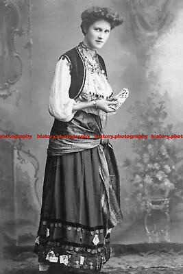 Buy F006276 A Woman In Gypsy Clothes With Cards In Her Hands • 3.75£
