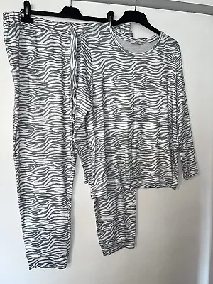 Buy Ladies Pyjamas Size 18 • 0.99£