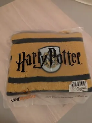 Buy Hufflepuff Scarf And Bobble Hat. Officially Licenced Harry Potter Merch • 19.60£
