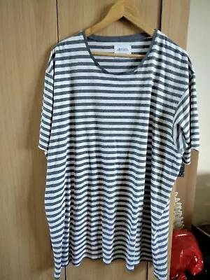 Buy Mens Burton T Shirt • 7.50£
