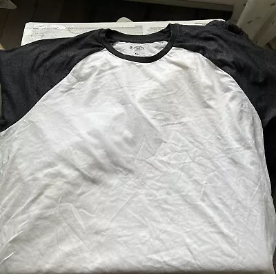 Buy Mens Burton T Shirt Xl White With Grey Sleeves • 3£