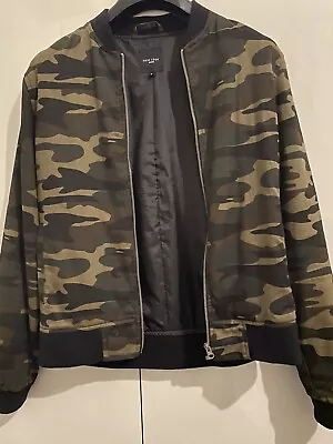 Buy Men’s Green Camoflage Jacket  Size Small From New Look • 10£