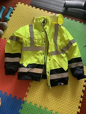 Buy NEW Dickies Hi Viz Padded Winter Work PPE Coat / Jacket - XL • 25£