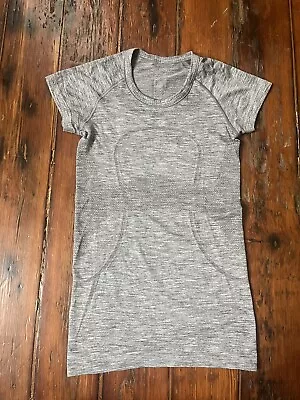 Buy Womens Lululemon Gray Tech Shirt Size 4 Sweat Life  • 26.02£