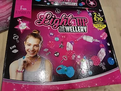 Buy Light Up Jewellery Set • 0.99£