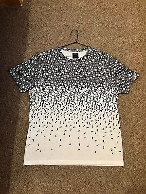 Buy Burton Black & White Pattern T-Shirt - Size L In VGC • 3£