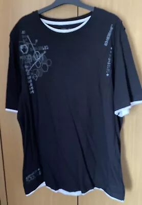 Buy Black Patterned Urban Spirit T-shirt XL • 6£