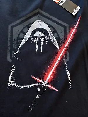 Buy Star Wars  The Force Awakens Sith Lord Kylo Ren T-Shirt Black/Red Medium NEW • 22£