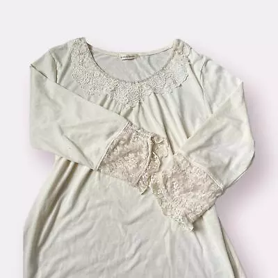 Buy Axes Femme Cream Undershirt With Lace And Pearls, And Floral Embroidery • 19£