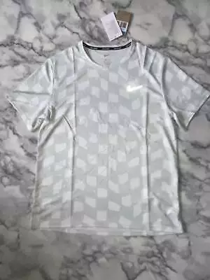 Buy Nike Checkered T Shirt • 39£