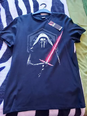 Buy Star Wars  The Force Awakens Sith Lord Kylo Ren T-Shirt Black/Red Medium NEW • 24£