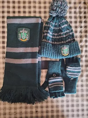 Buy Official Merch Scarf Hat & Gloves  Platform 9 3/4 Harry Potter Shop Slytherin  • 9.99£