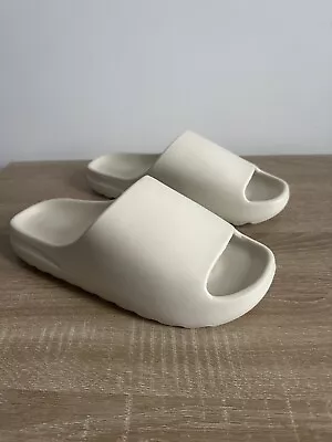 Buy Men Sliders Beige Design Trendy Soft Sandals EU44-45 UK9.5-10.5 Brand New Shoes • 25£