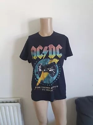 Buy Acdc T Shirt Medium • 5£