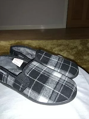 Buy B/N Mens Dunlop Black/White Check Slippers, Size 10 Eur 44 • 8£