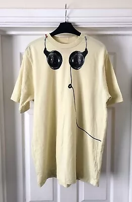 Buy Mens Red Dot Retro Headphones Graphic T-shirt Yellow Size Large • 15£