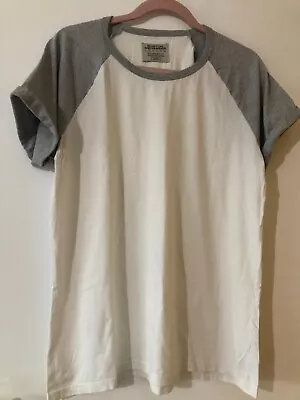 Buy Burton Mens T Shirt Size Large  White With  Grey Sleeves • 2.49£