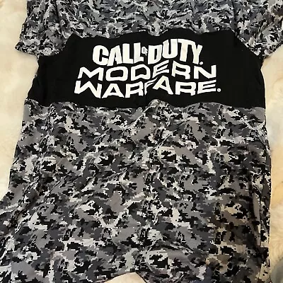 Buy Men’s Call Of Duty  T-shirt • 2.50£