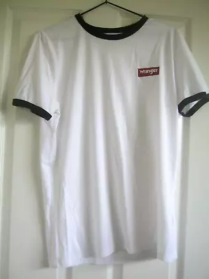 Buy Wrangler T Shirt White Small • 8£