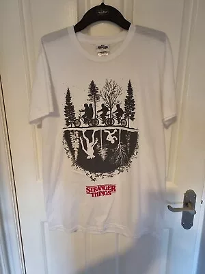 Buy Stranger Things T-shirt Size L • 7£