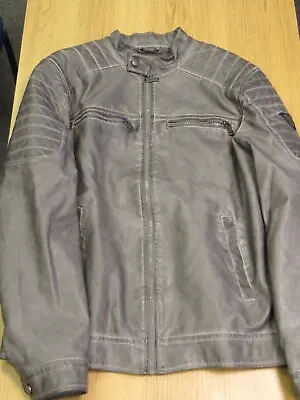 Buy Guess Los Angeles Silver/grey Jacket • 9.99£