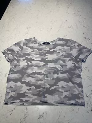 Buy Ladies Camouflage Cropped  T Shirt Medium • 3£