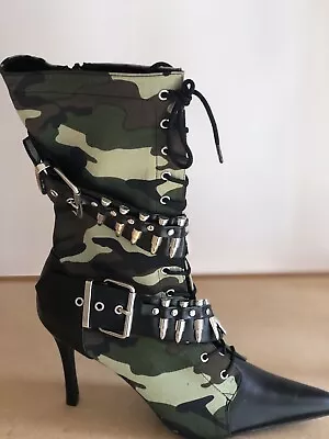 Buy Green Camoflage Boots • 35£