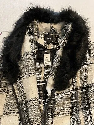 Buy Anita& Green Black And White Jacket With Fur Collar. Size Medium • 25£