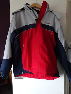 Buy A Well-loved Vintage Used Trespass Men's Heavy Winter Jacket - Red/Blue/Grey XL • 5£