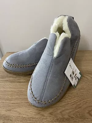 Buy Woman’s Moccasin Slippers Size 6 • 8£