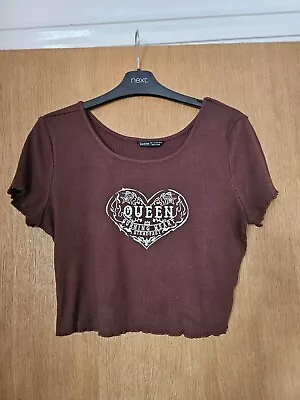 Buy Ladies Size 14/L Brown Ribbed Crop Tshirt QUEEN Motif • 0.99£