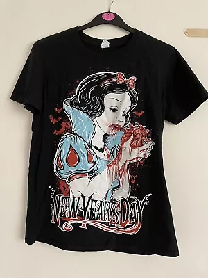 Buy New Years Day Band T-Shirt - Snow White Eating Heart Size Small • 5.49£