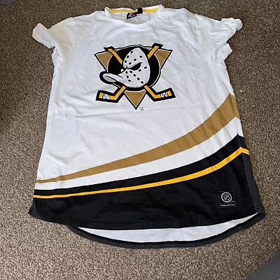 Buy Mighty Ducks T Shirt • 8£