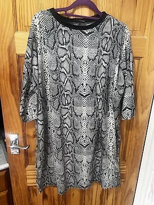 Buy Yours Snake Print Top Size 18 • 3£