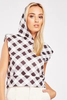 Buy Checkered Sleeveless Hoodie • 5£